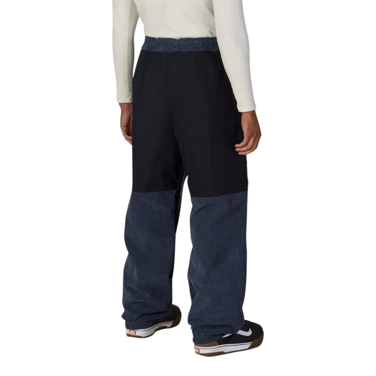 686 2.5L Ghost Mens Pant 2027 | available at Willi's Ski and Board shops