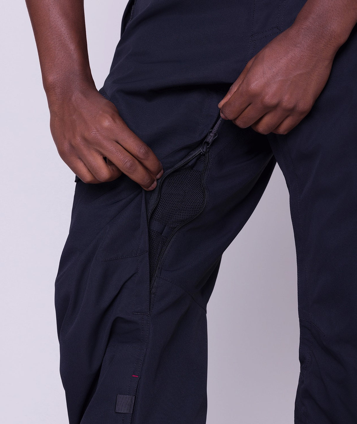 686 Smarty Cargo Mens Pant ski pant -- front view on model showing insulated ski pant at Willis Ski and Board Pittsburgh