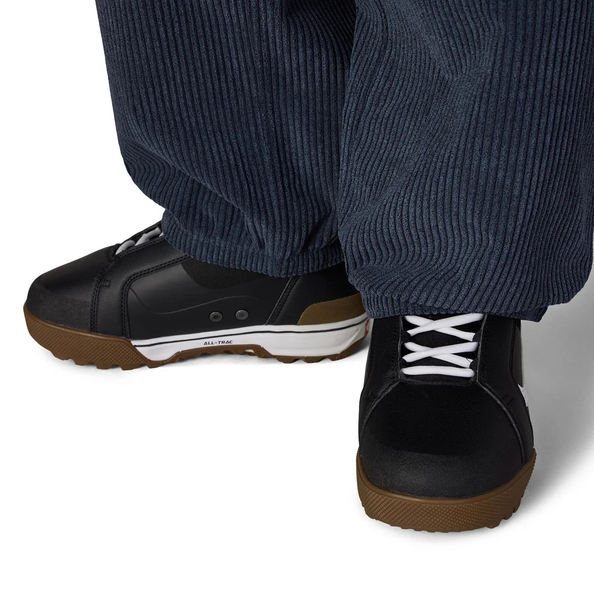 686 2.5L Ghost Mens Pant 2027 | available at Willi's Ski and Board shops