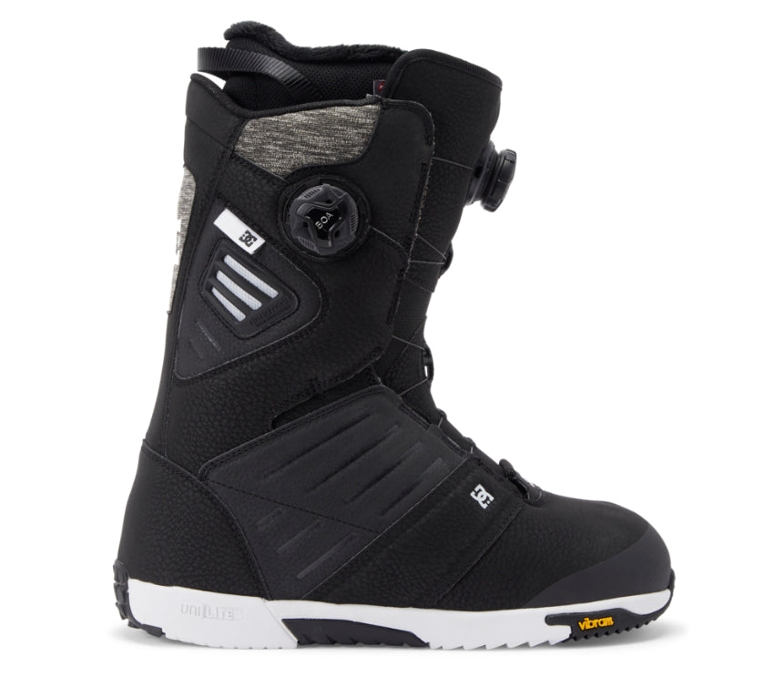 Dc Judge Sb Boots all-mountain snowboard -- top sheet graphic at Willis Ski and Board Pittsburgh